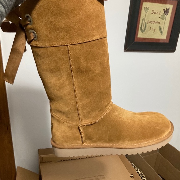 Andrah Boots by Koolaburra by Ugg - Picture 3 of 9